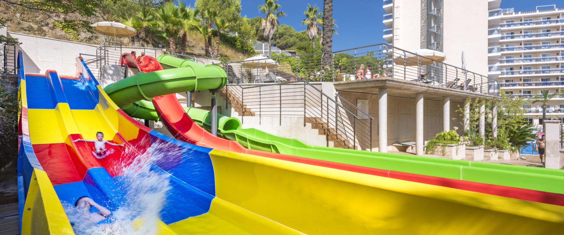 Oasis Park Splash Hotel To Barcelona Airport www.hoteloasisparksplash.com