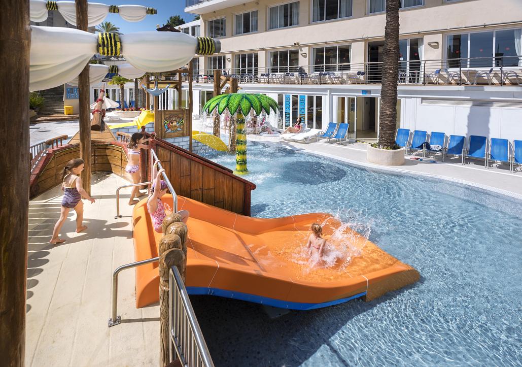 Hotel in Calella de la Costa, Spain | Hotel Oasis Park Splash